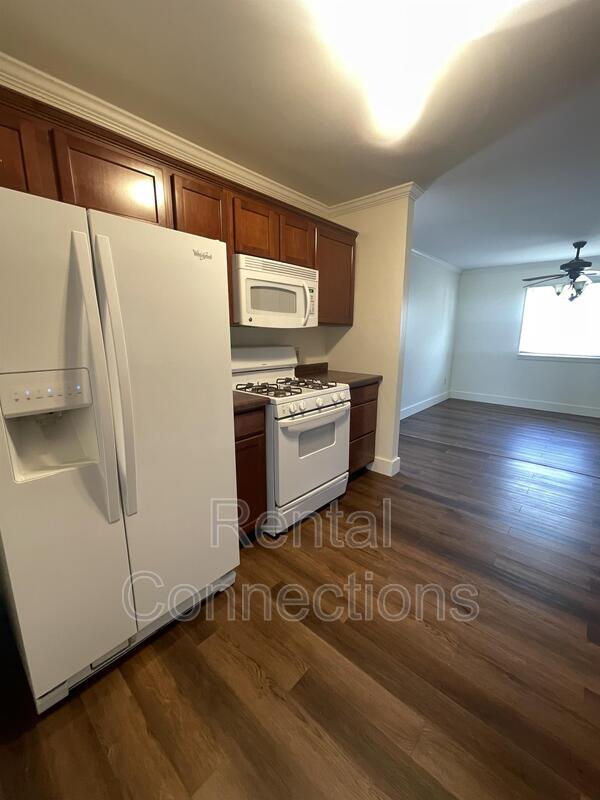 Building Photo - 3300 W Hawthorne Ct