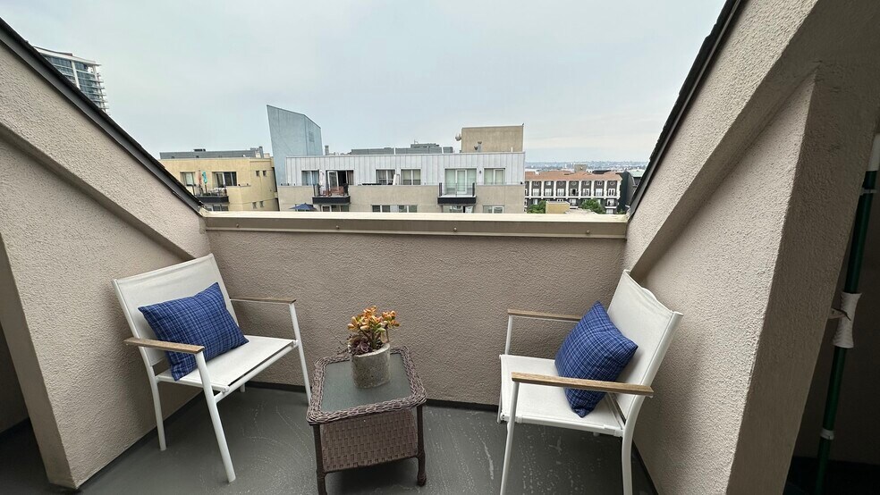 Building Photo - 1601 India St