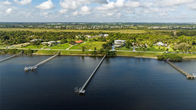 Building Photo - 2827 S Indian River Dr