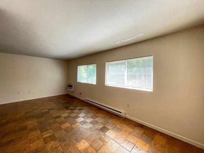 Building Photo - 128 Loudon Rd
