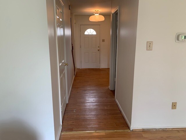 Hallway - 8513 London Bridge Way