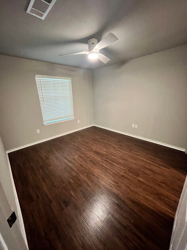 Building Photo - 6108 Abrams Rd