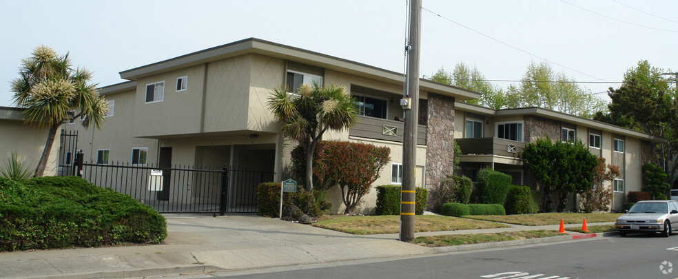 Building Photo - 1201 Liberty Apartments