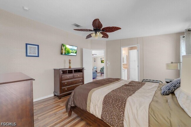 Building Photo - 701 Coral Dr