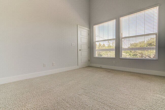 Building Photo - Super Cute South Austin 3/2.5 Condo, built...