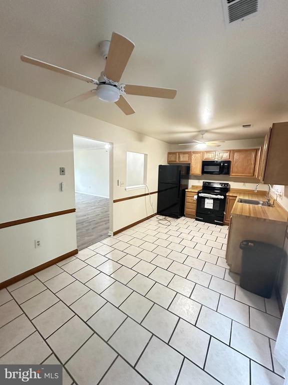 Building Photo - 7122 Cipriano Springs Dr