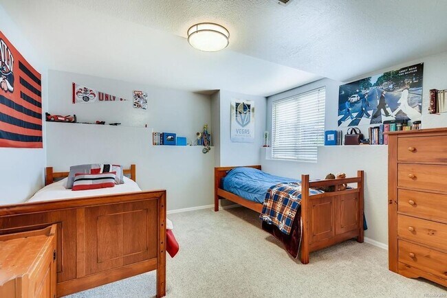 Building Photo - GREAT LOCATION! New LVP and Carpet - WON'T LAST LONG!