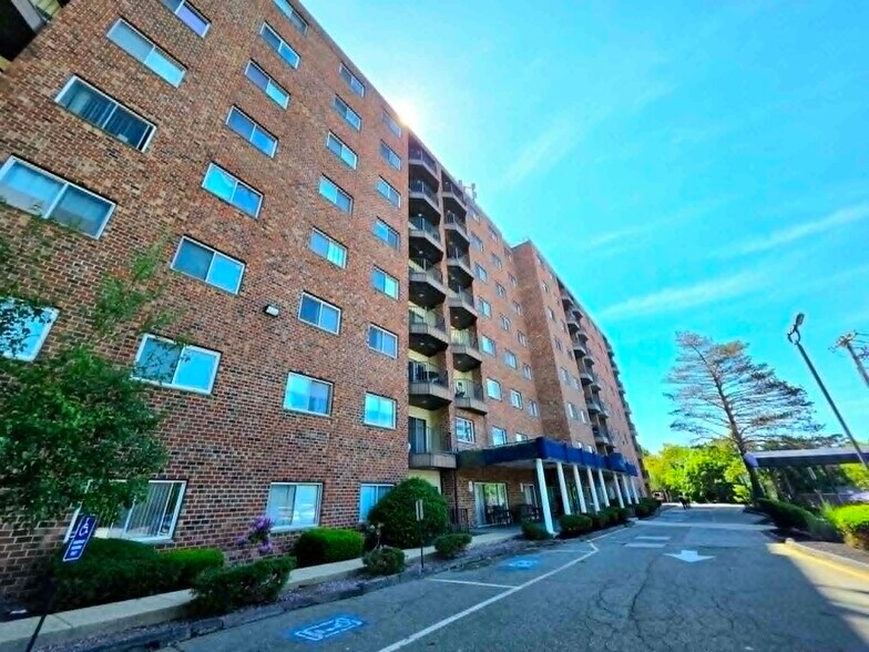 Building Photo - 230 Willard St