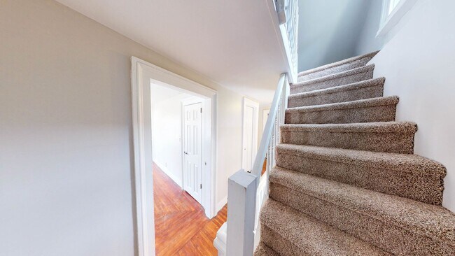 Building Photo - 3 Bedroom Single Family Home!