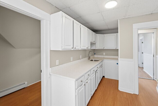 Building Photo - 387 Grove St