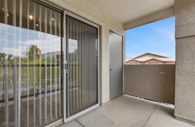 Building Photo - 8000 W Badura Ave