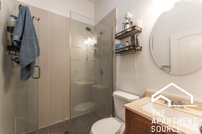 Building Photo - 2146 W Chicago Ave