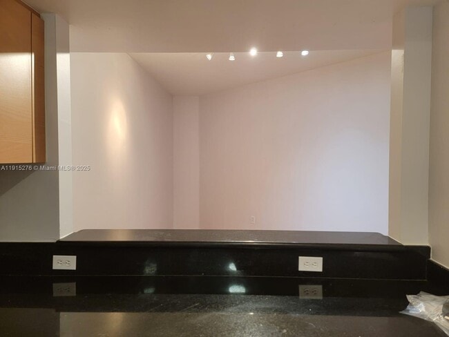 Building Photo - 140 S Dixie Hwy