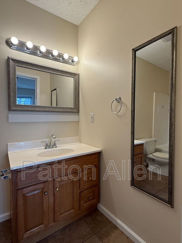 Building Photo - 2 Jenny St