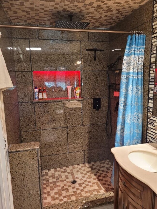 Building Photo - Cedar Ridge 3BR/3BA – Modern Amenities in ...