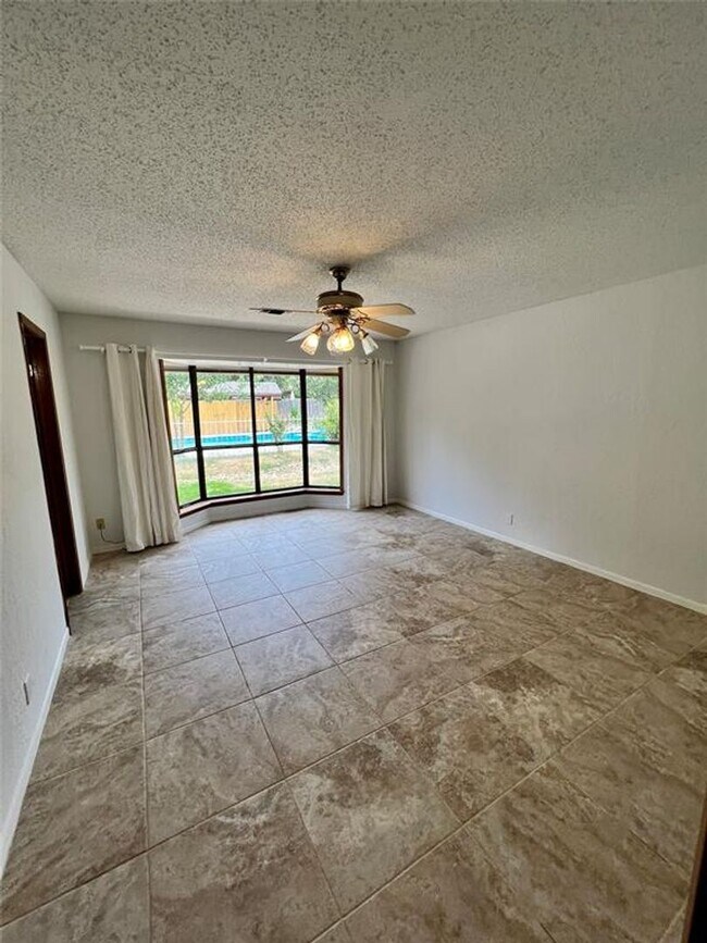 Building Photo - Prestigious Linwood Acres / .44 acres / Rockdale, TX / Swimming Pool