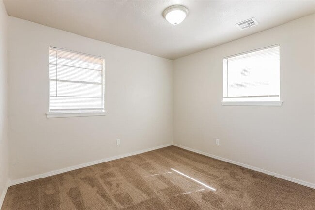 Building Photo - 5516 S Dimple Dr