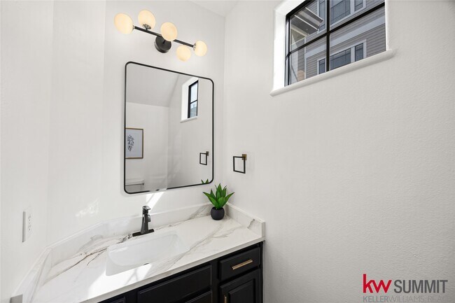 Building Photo - 2410 Calumet St