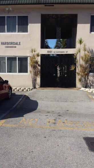 Building Photo - 1001 SE 16th St