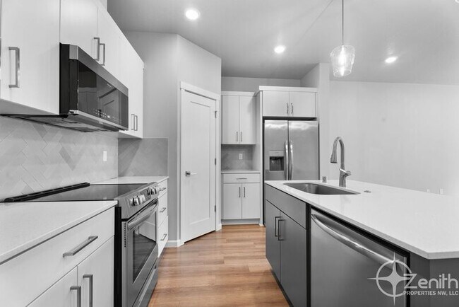 Building Photo - 16314 NE 20th St