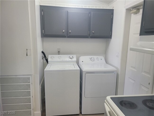 Building Photo - 1060 S Bunch St