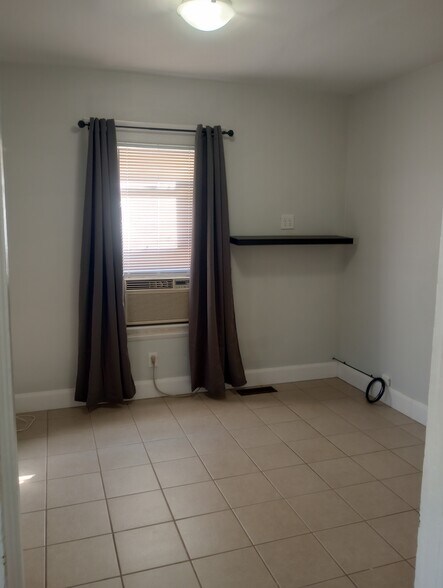 Building Photo - 92 Thorpe St