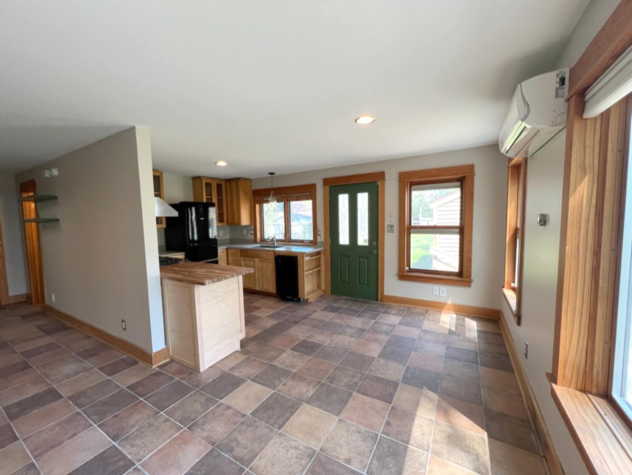 Building Photo - 506 S Poplar St