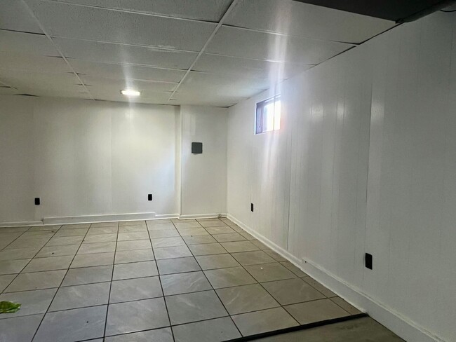 Building Photo - 820 Whitney Ave NW