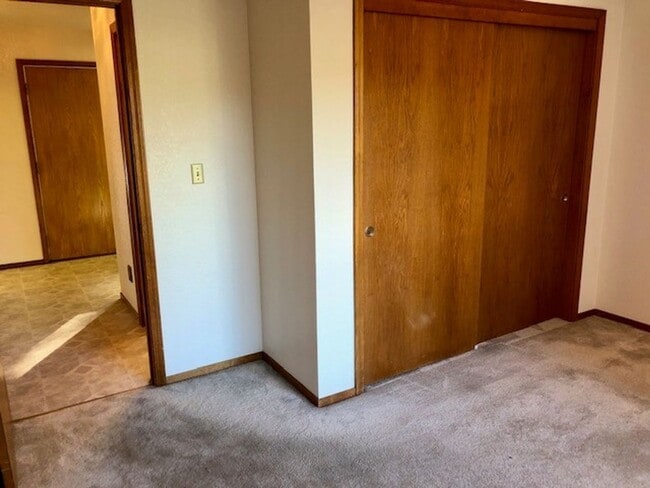 Building Photo - Spacious 4 bedroom 3 bath home in Folsom