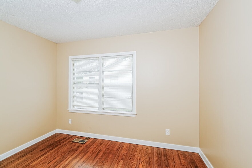 Building Photo - 158 24th St