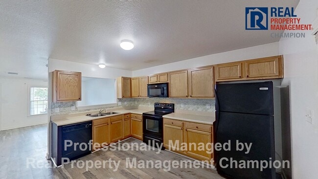 Building Photo - 2 BD/1.5 BA Townhome with Convenient Jacksonville Location