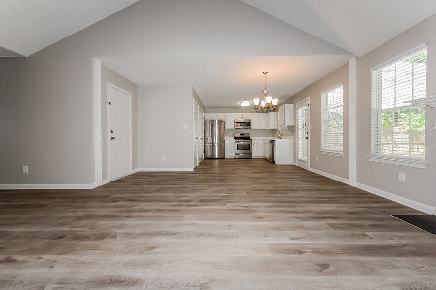 Building Photo - 2860 Highland Hill Pkwy