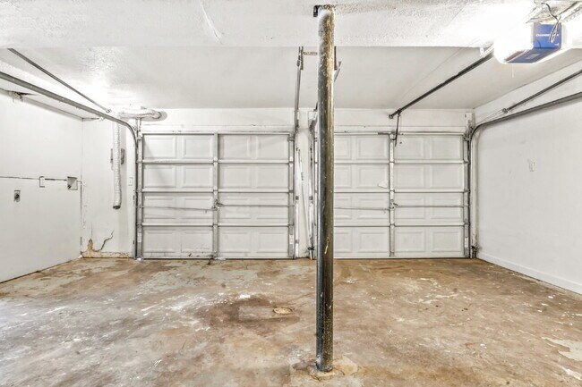 Building Photo - Beautifully Renovated 3 Bedroom Home in KCK Available Now!  1st Month's Rent is FREE!