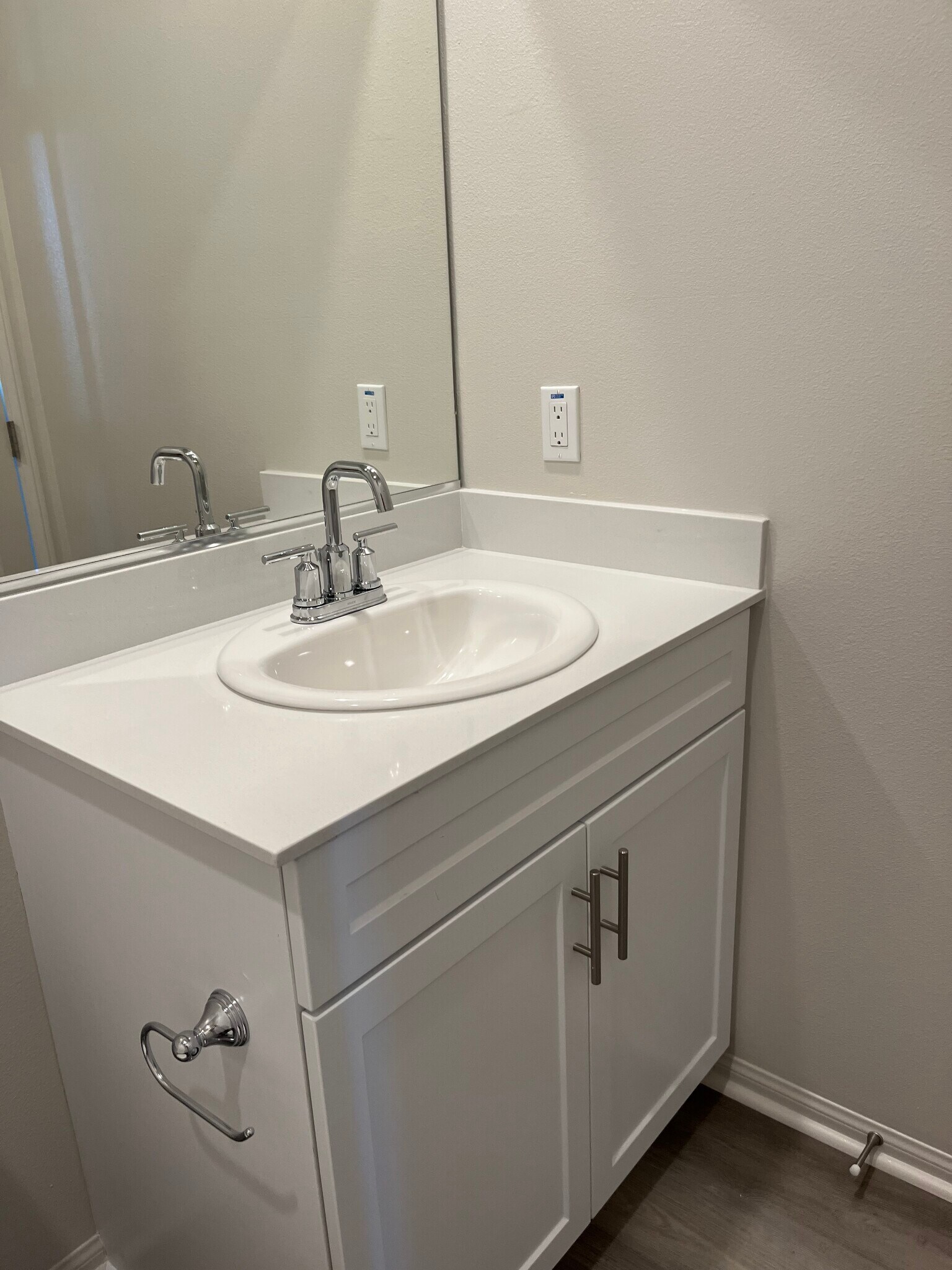 Building Photo - 28019 Oakdale Dr