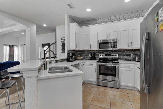 Building Photo - 16748 Lazy Breeze Loop