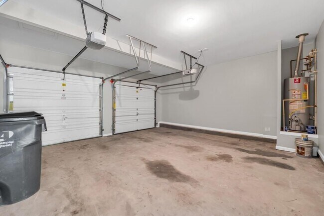 Building Photo - 701 Courageous Ct