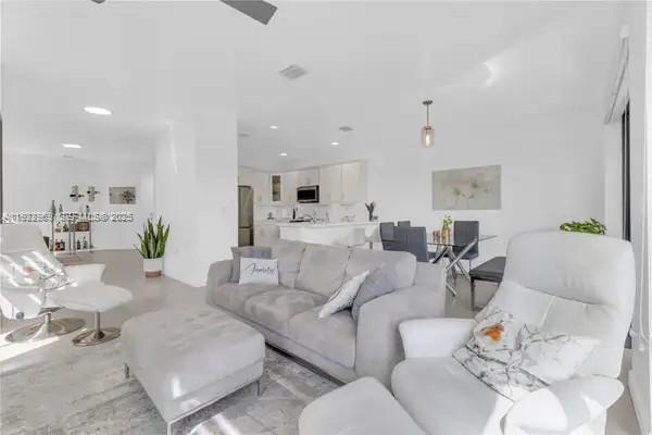 Building Photo - 6035 NW 104th Path