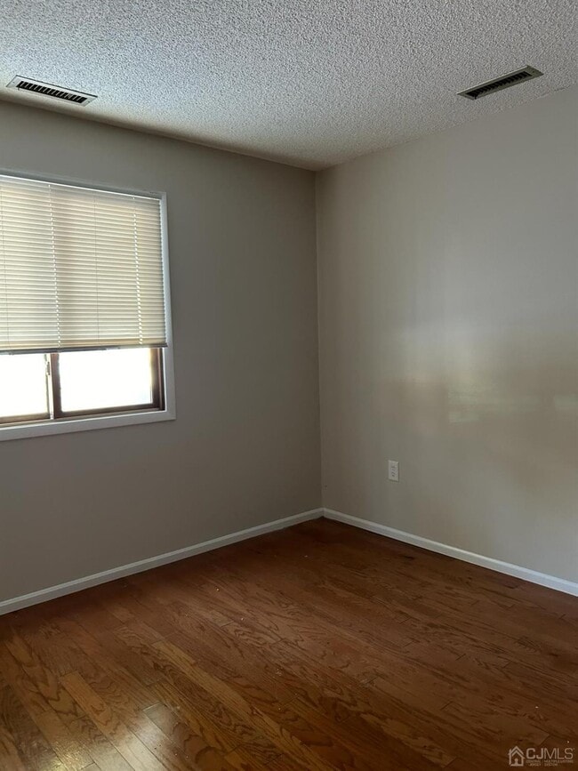 Building Photo - 614 Aspen Dr
