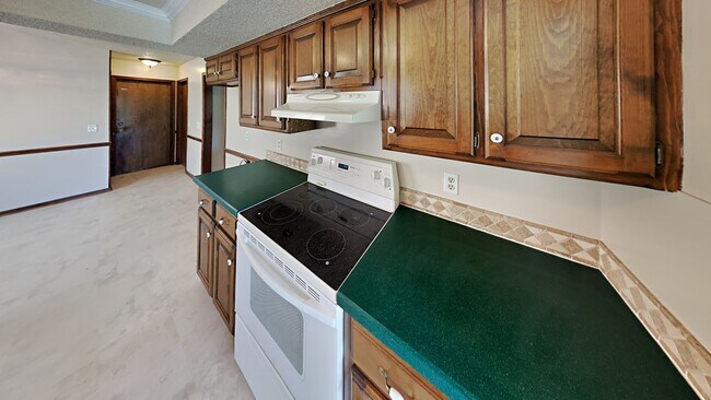 Building Photo - Very Nice 3 Bedroom 2 Bath Home in Yukon Schools