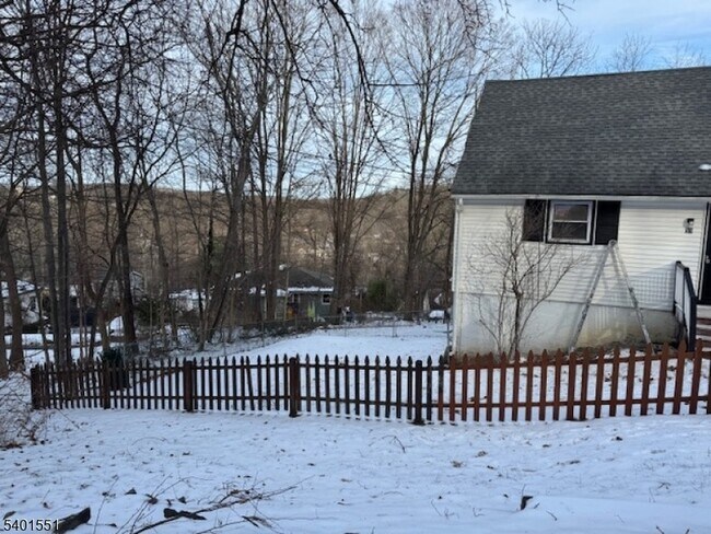 Building Photo - 59 Lakeview Dr