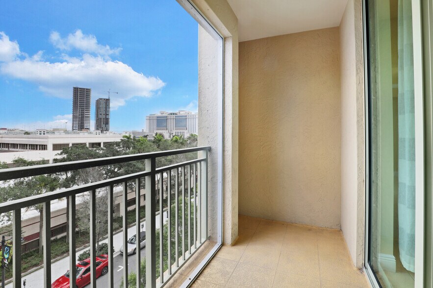 Building Photo - 610 Clematis St