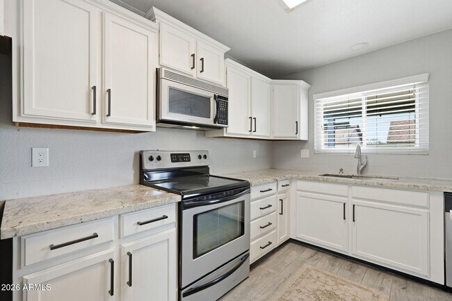 Building Photo - 1735 E Stephens Dr