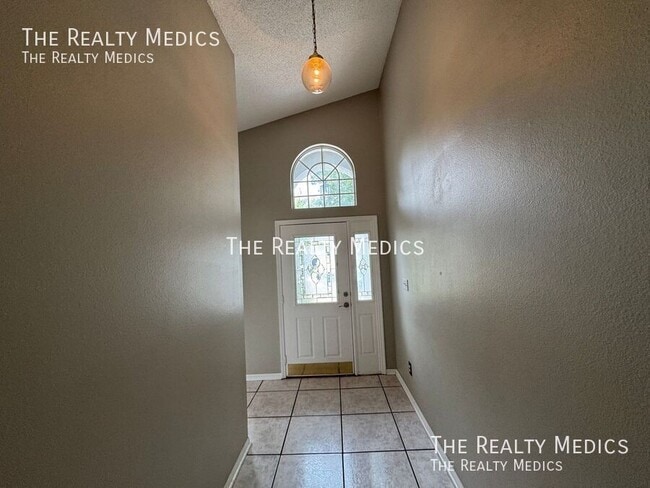 Building Photo - 833 Brightview Dr