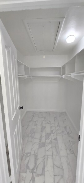 Building Photo - 433 S Oak Grove Cir