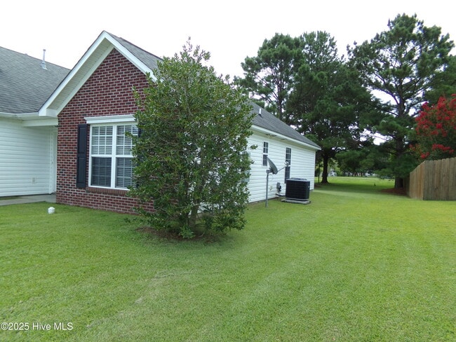 Building Photo - 421 Nordhoff St