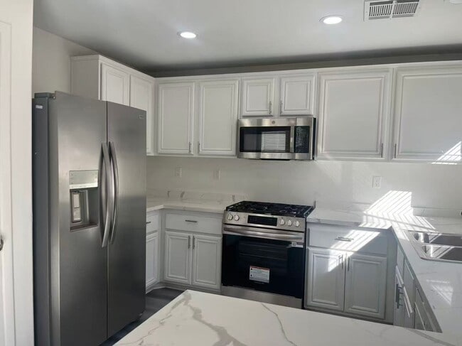 Building Photo - 6339 W Silver Ribbon Ct