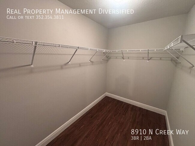 Building Photo - 8910 N Creek Way