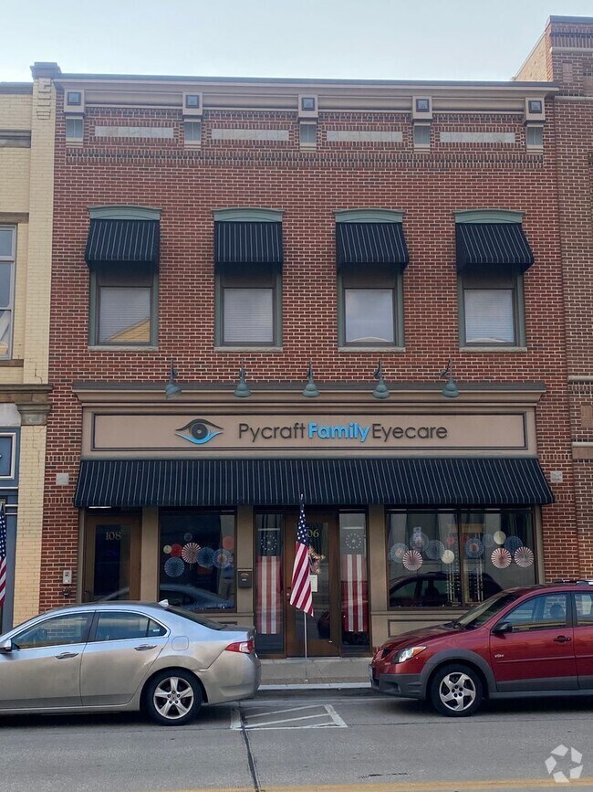Building Photo - Two bedroom unit - Located in Downtown Orr...