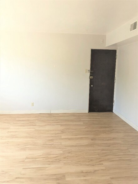 Building Photo - 5712 Phillips Ave