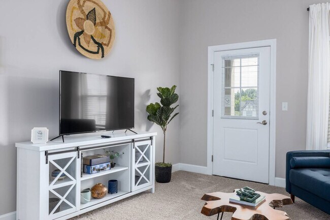 Building Photo - 740 Zumstein Ln